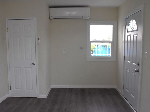 3rd image of 5860 Estrella Ave #1/2