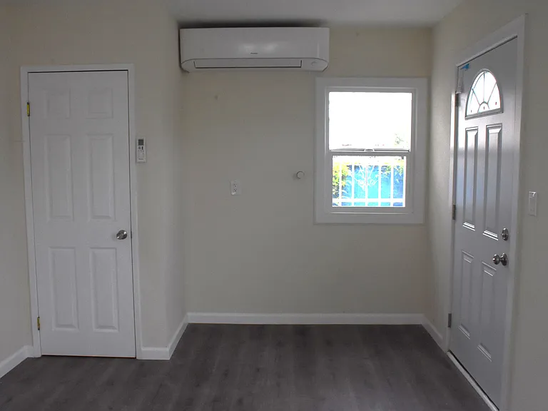 5860 Estrella Ave #1/2 — Photo 3