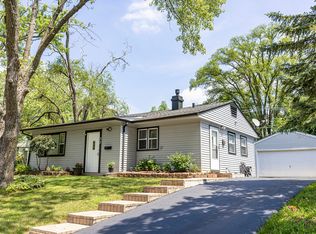 37 Pine St, Carpentersville, IL