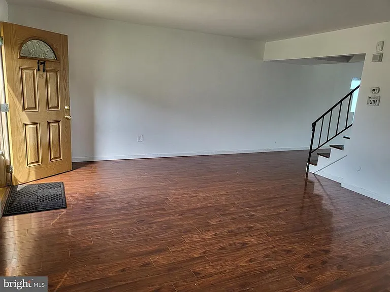 17 Roberts Pl — Photo 2