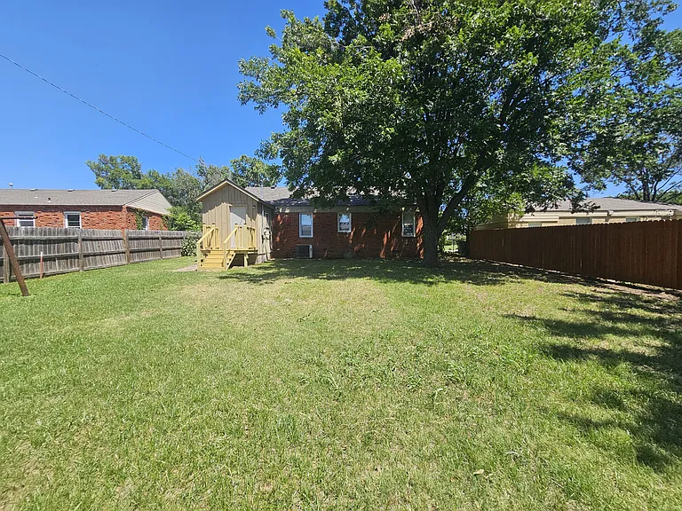 1446 NW 22nd St — Photo 14