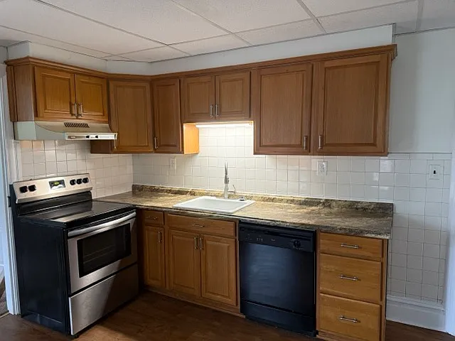 426 Bridge St #2