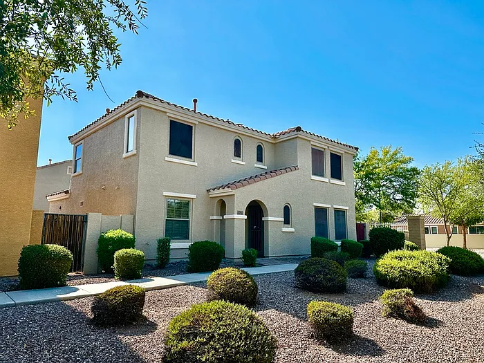 3293 E Loma Vista St
