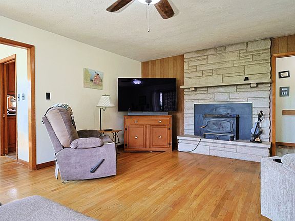 5th image of 1825 W Three Story Hill Rd
