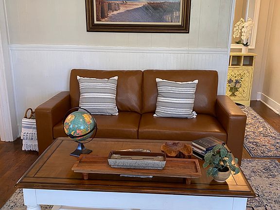 4th image of 4965 Hyde Ave