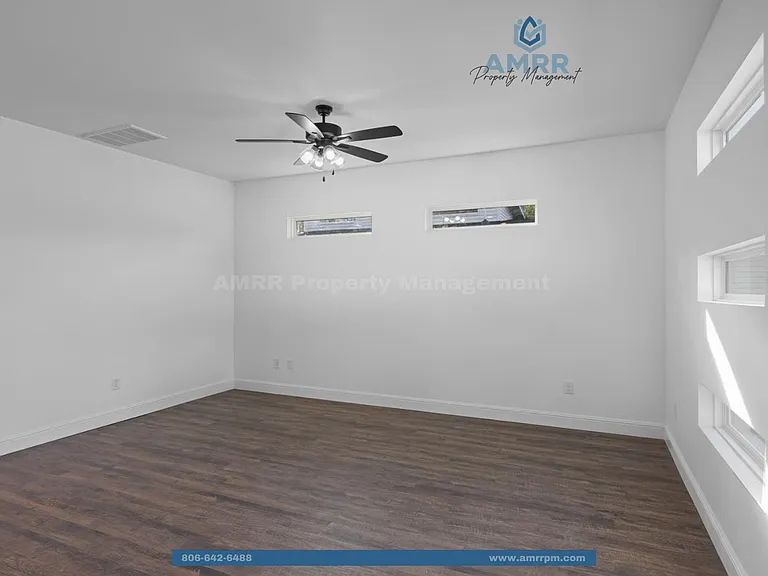 1020 States Ave — Photo 10