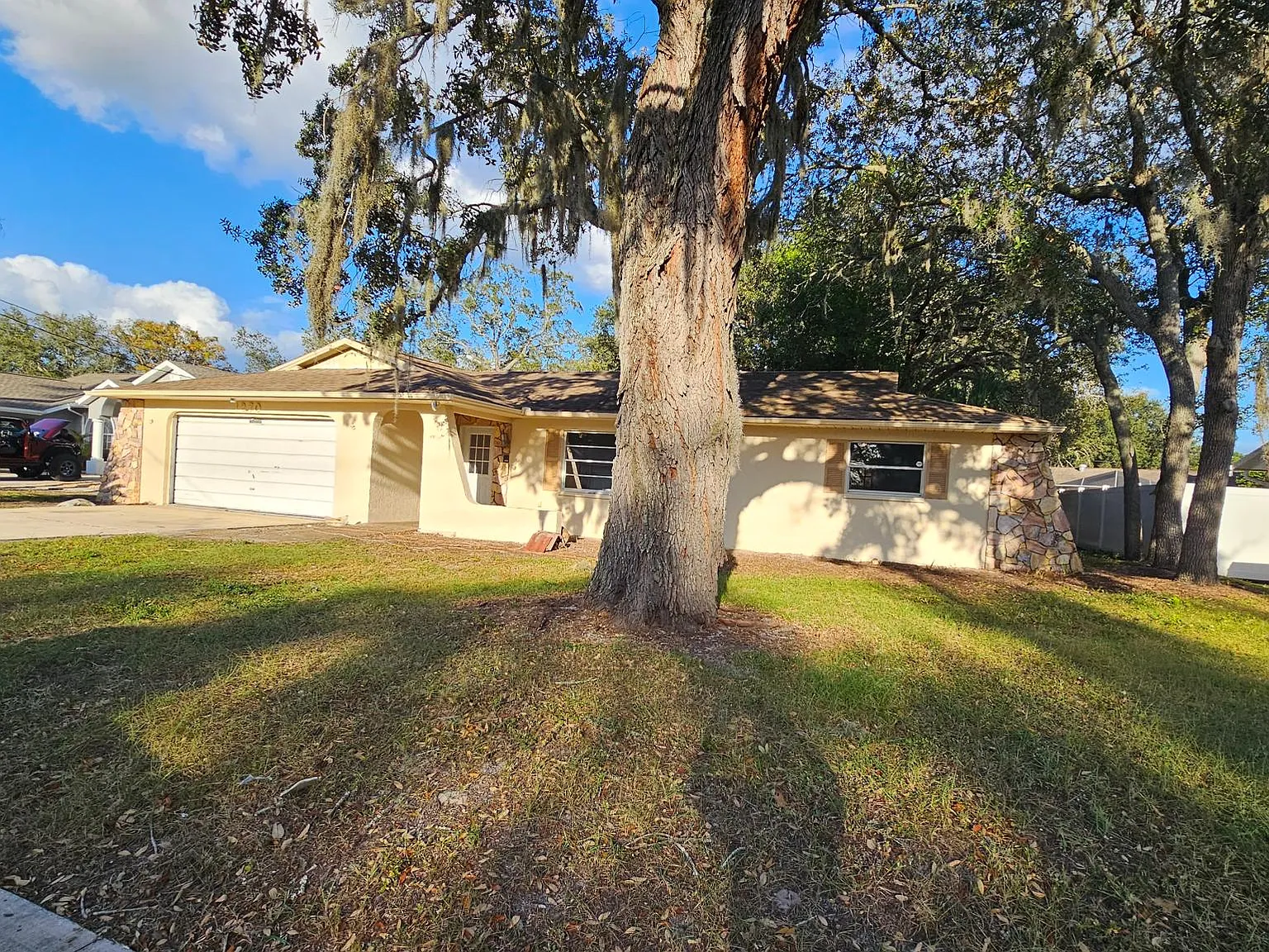 3 bed, 2484 sqft, $2,100 — Photo 3