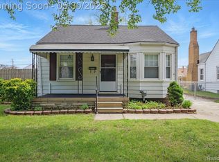 690 E Chesterfield St, Ferndale, MI 48220