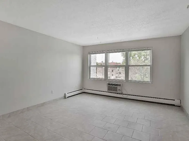 817 12th Ave SE — Photo 3