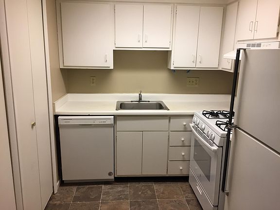 3rd image of 6235 Lincolnshire Ct SE APT 20