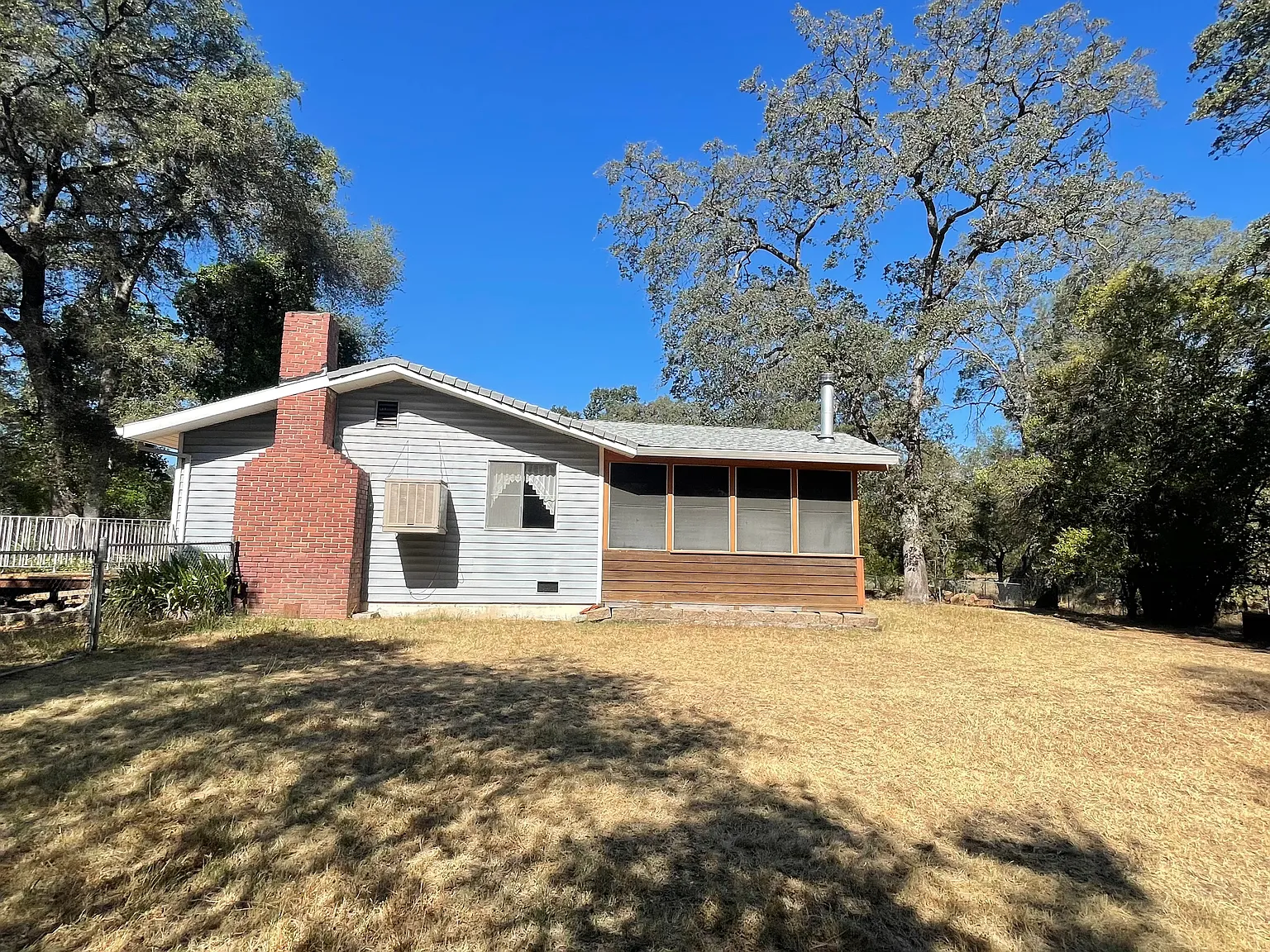 3 bed, 1.5 bath, 1200 sqft, $2,700 — Photo 2