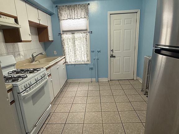3rd image of 1146 Mary St #2