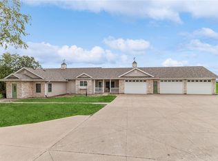 1021 218th Ave, Pella, IA 50219