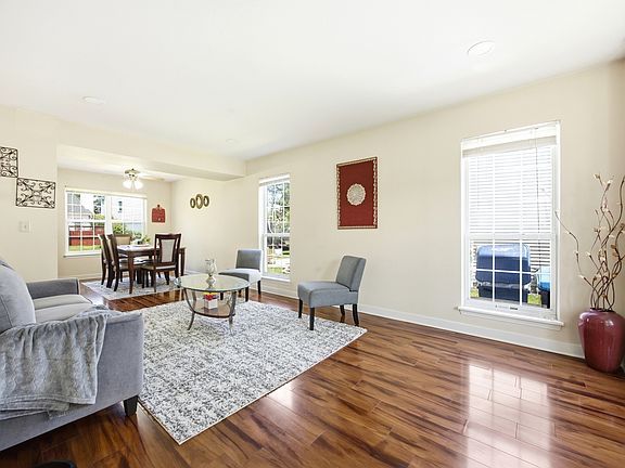 5th image of 6061 Golfview Dr
