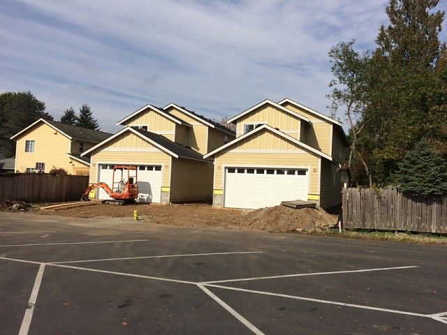 2nd image of 503 Roberts St
