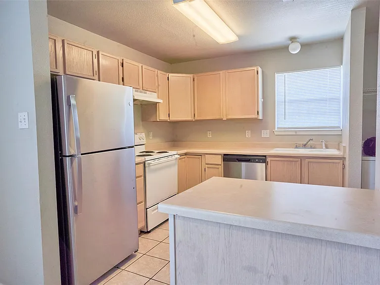 2214 Katy Ln #D — Photo 6