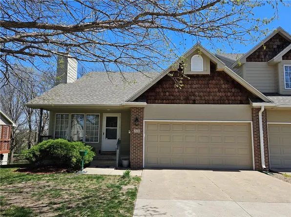 335 56th Ct, Pleasant Hill, IA 50327