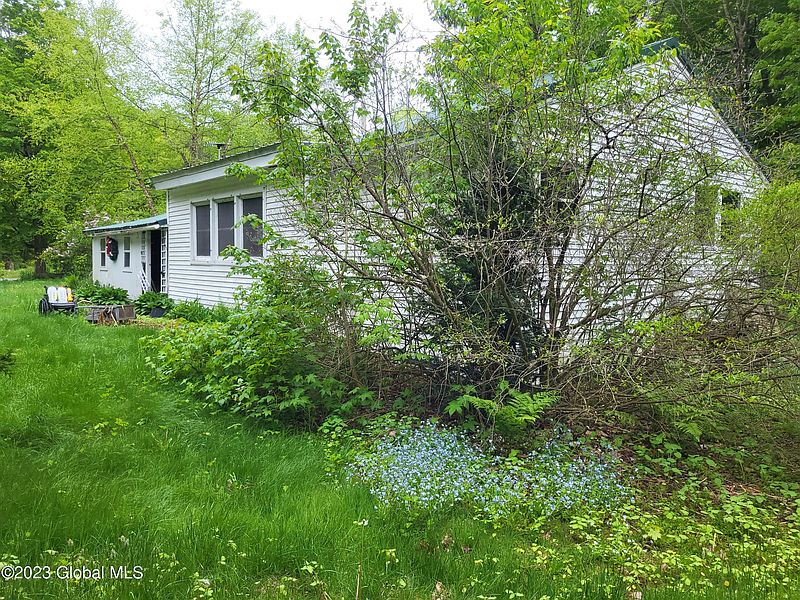 5th image of 146 Schoolhouse Road