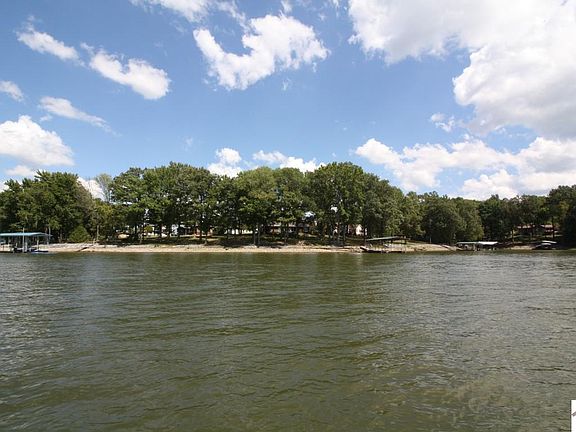 3rd image of 642 Carriage Cove Rd