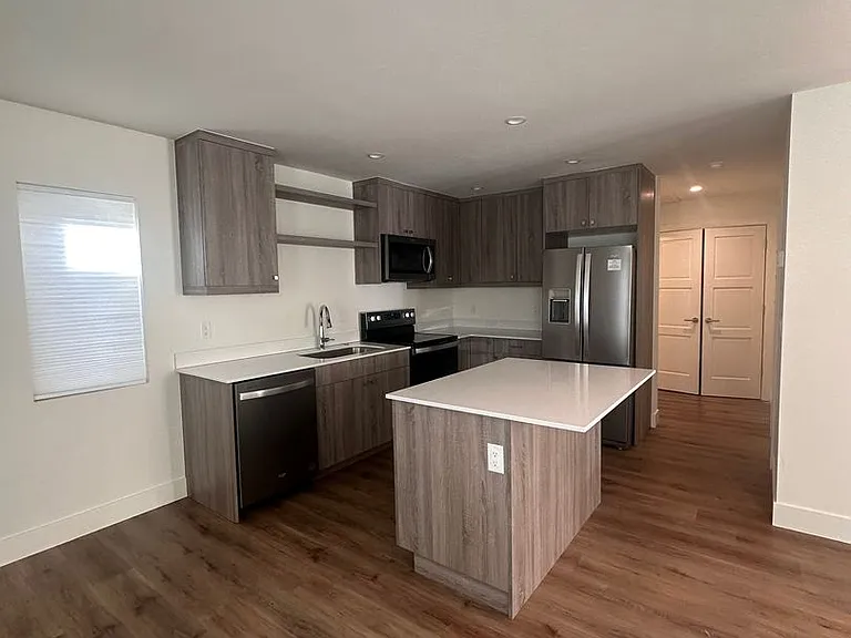 405 Laurel St — Photo 2
