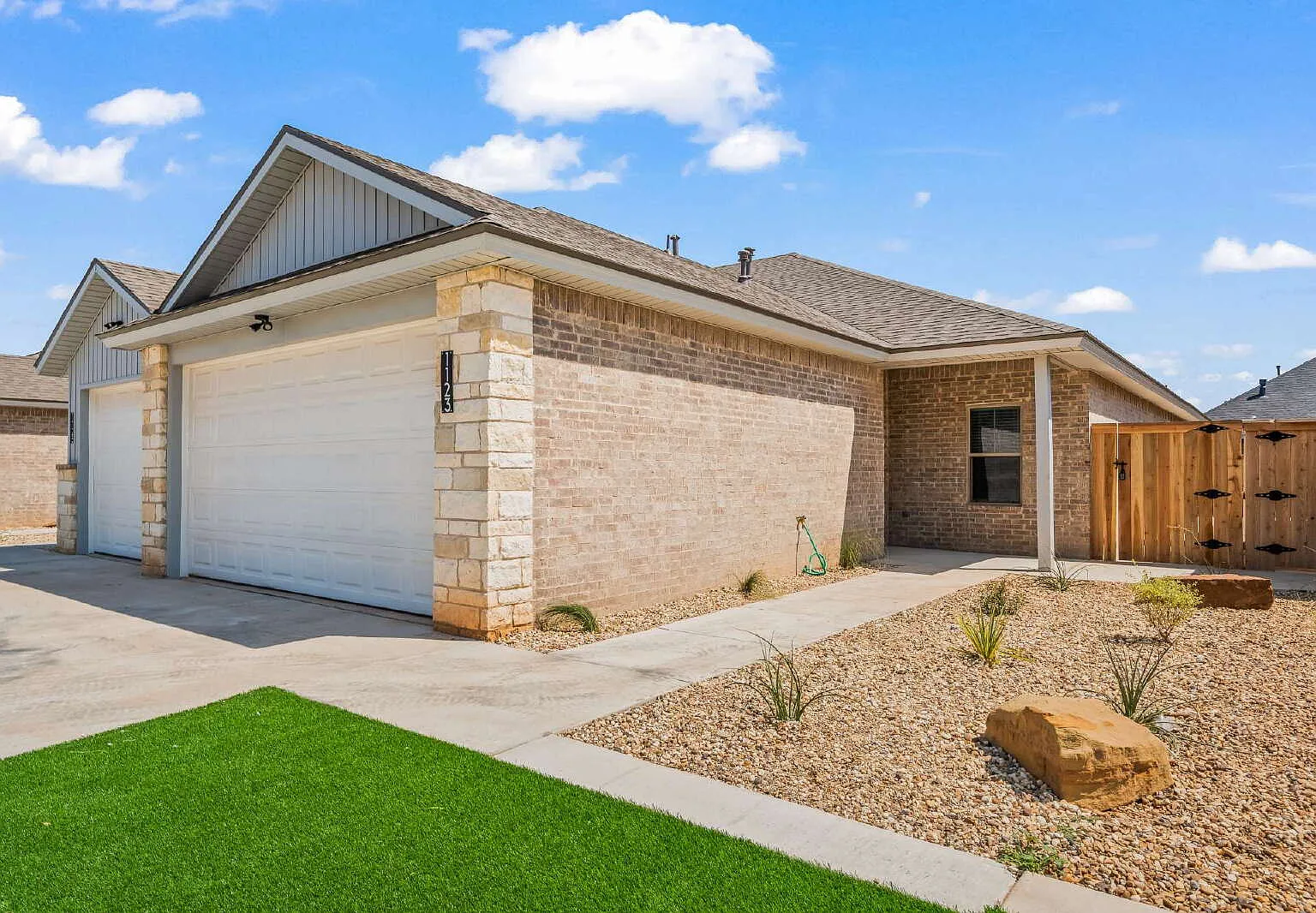 2 bed, 2.0 bath, 1276 sqft, $1,595 — Photo 3