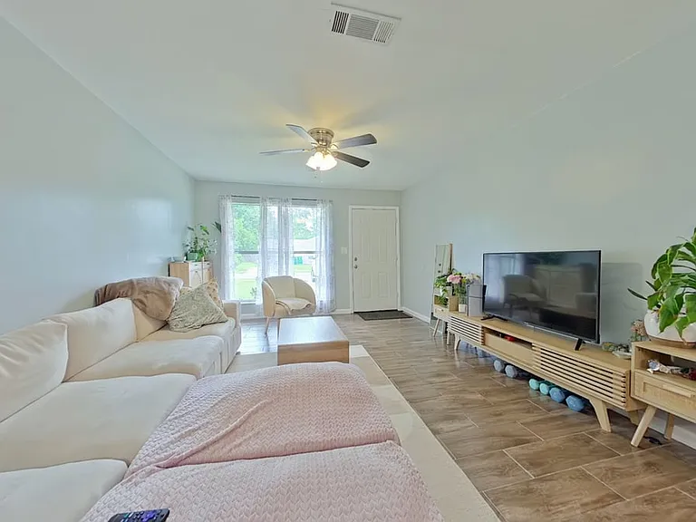 644 Carnathan Ct — Photo 4