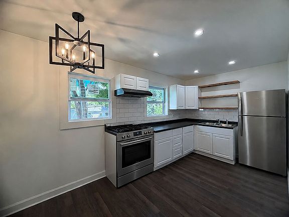 3rd image of 2606 Mohawk Rd