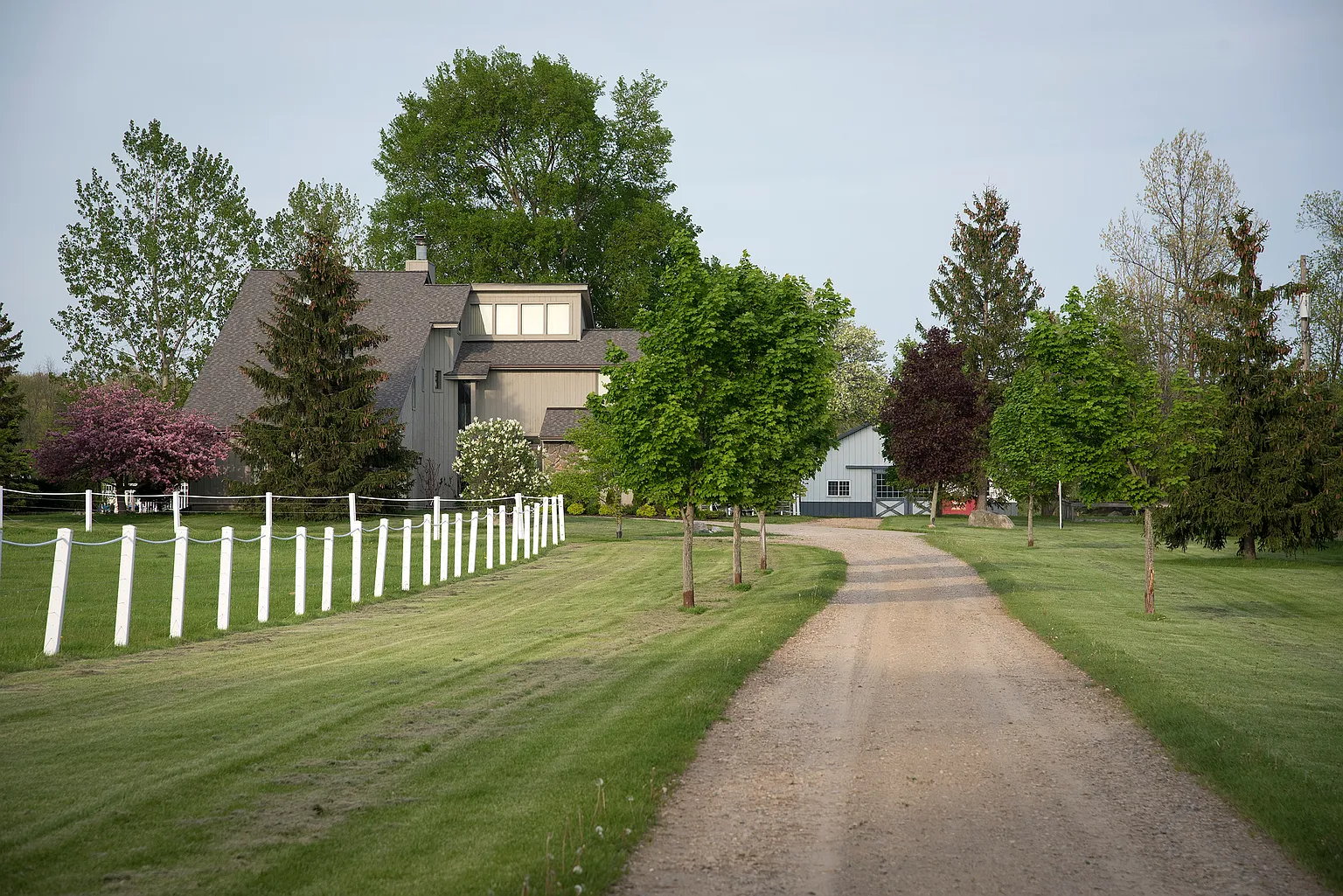 1050 Thayer Rd photo 1