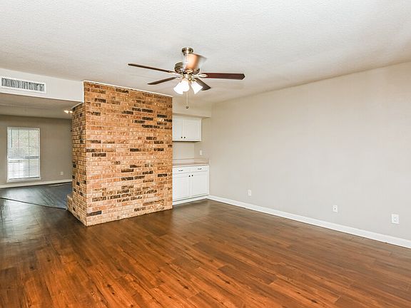 3rd image of 7812 Burgundy Dr