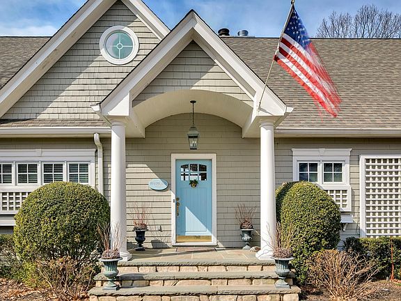 4th image of 784 Connecticut View Dr