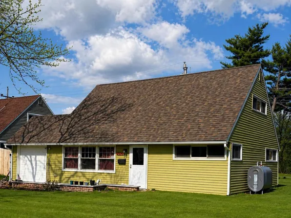 204 Kenwood Dr S, Levittown, PA 19055