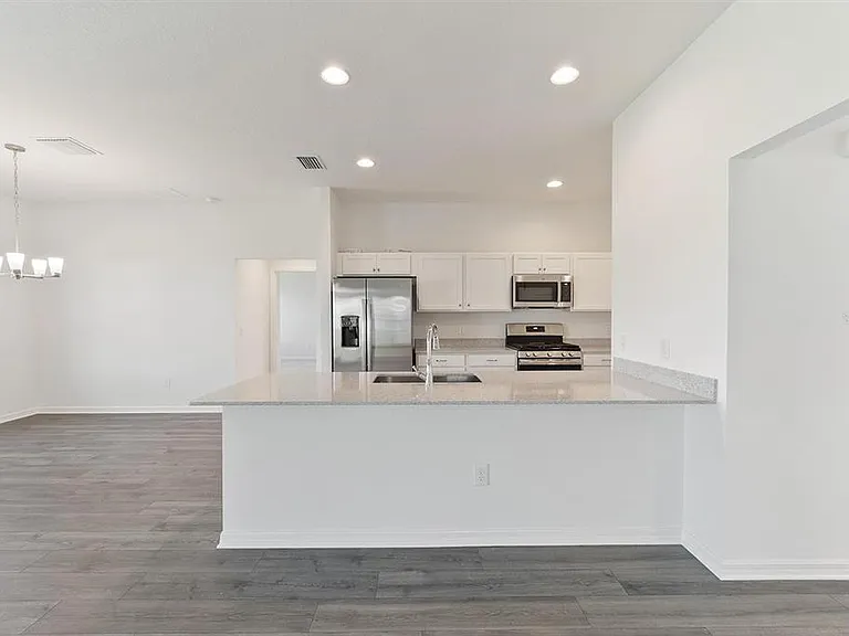 2421 Hobkirk Loop — Photo 12