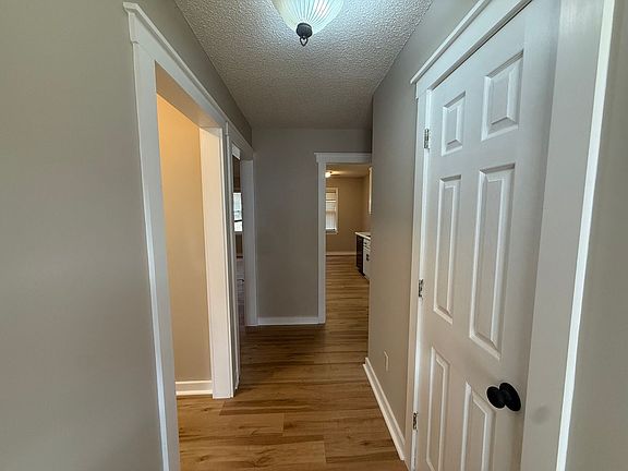 4th image of 143 Hollington Dr NE