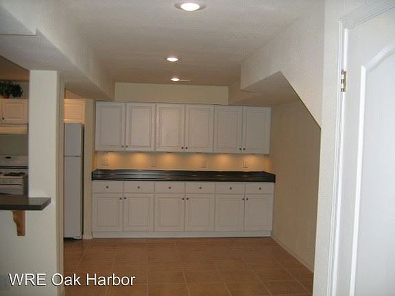 4th image of 2235 Cove Dr