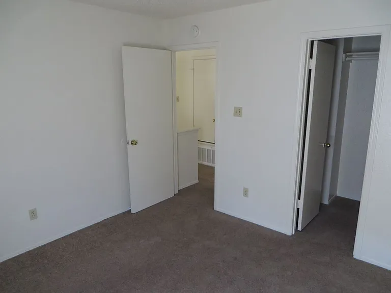 2217 Katy Ln — Photo 3
