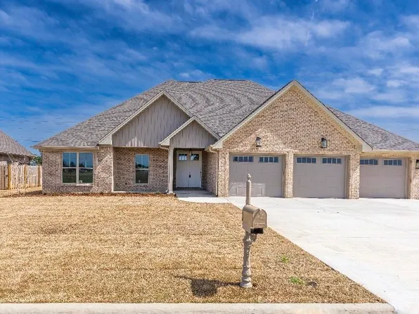 204 Wynchase Dr E, Muscle Shoals, AL 35661