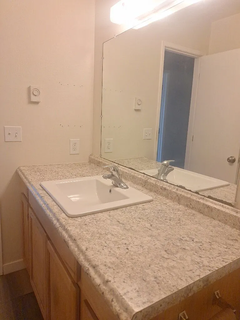 3 bed, 1.0 bath, $1,275 — Photo 2
