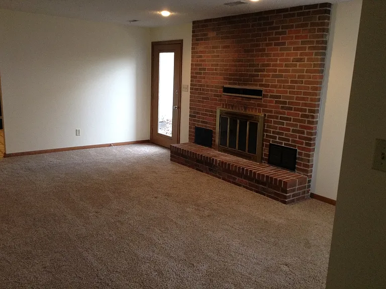 717 Ridgewood Dr — Photo 3