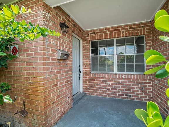 4th image of 1212R Carriage Ln