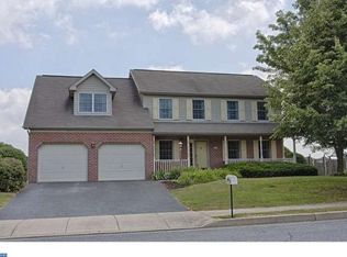 102 Meadowcrest Ln, Douglassville, PA 19518
