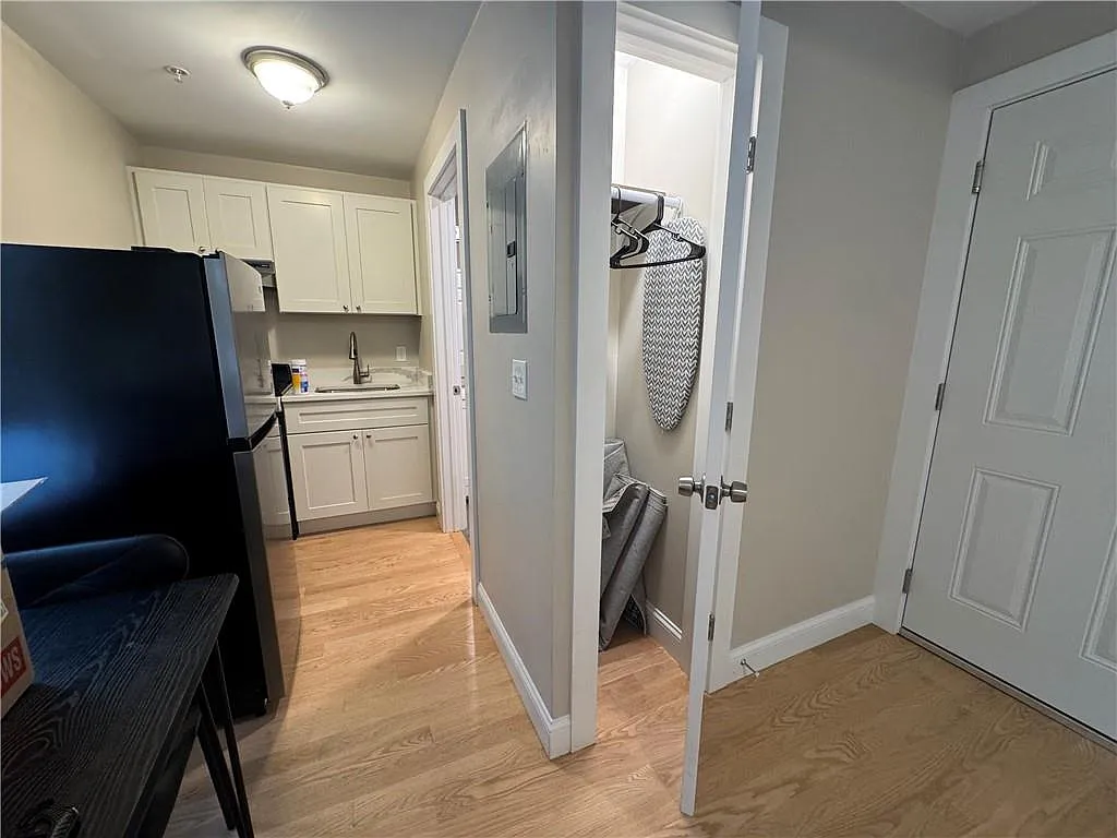 Studio, 1.0 bath, 239 sqft, $1,750 — Photo 4