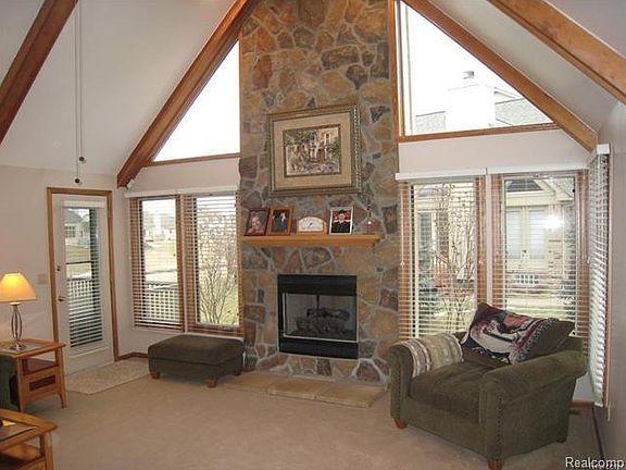 5th image of 14883 Stoney Brook Dr W