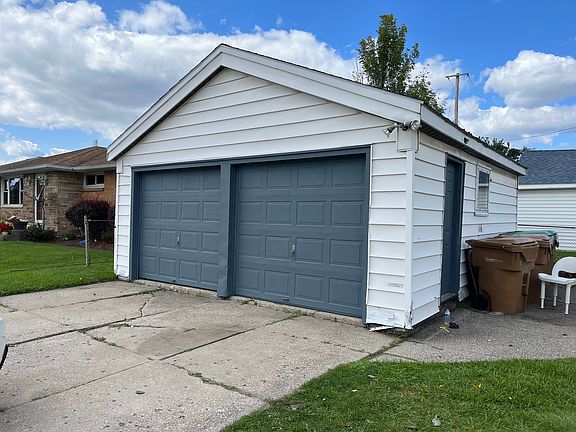2nd image of 220 N Meadowbrook Pkwy #2