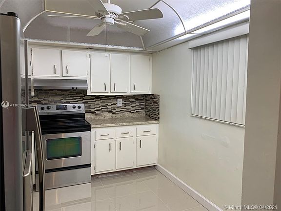 5th image of 1820 N Lauderdale Ave
