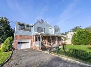 466 Wildwood Rd, Northvale, NJ 07647