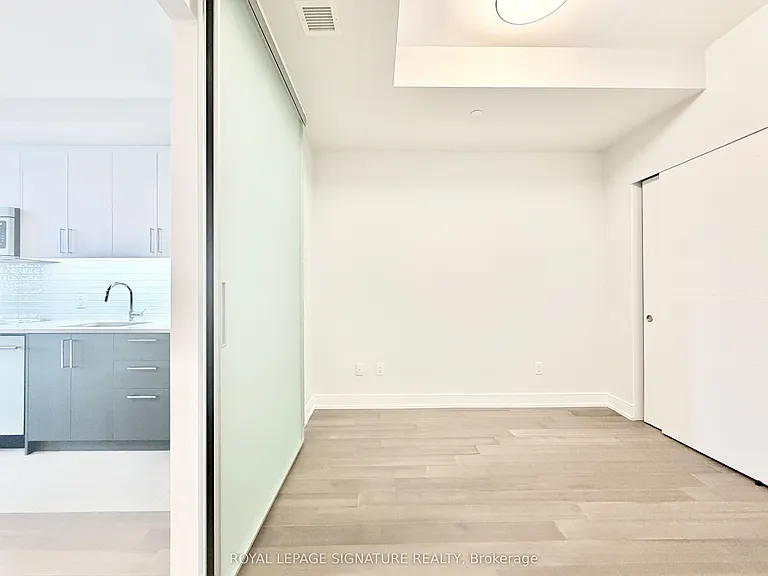 664 Spadina Ave #404 — Photo 12