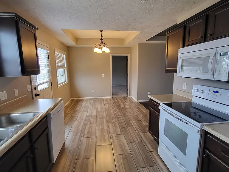 1226 Montana Pl — Photo 7
