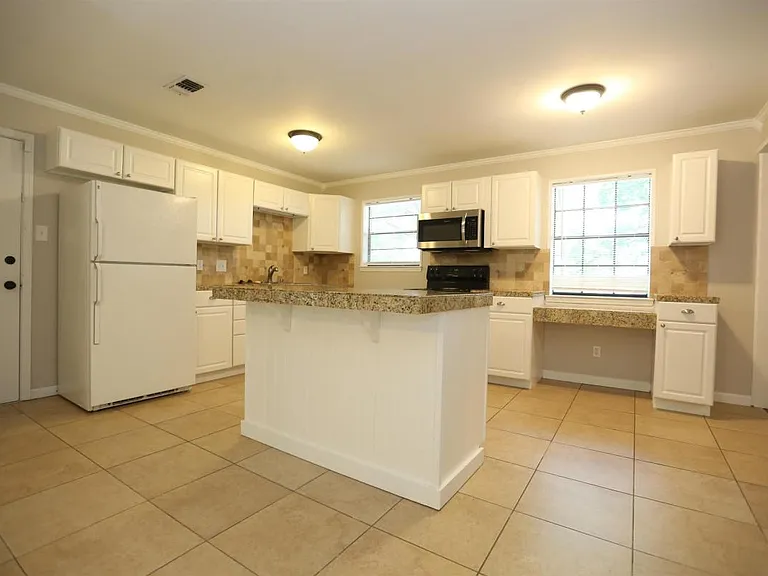 12406 Colleen Dr — Photo 6