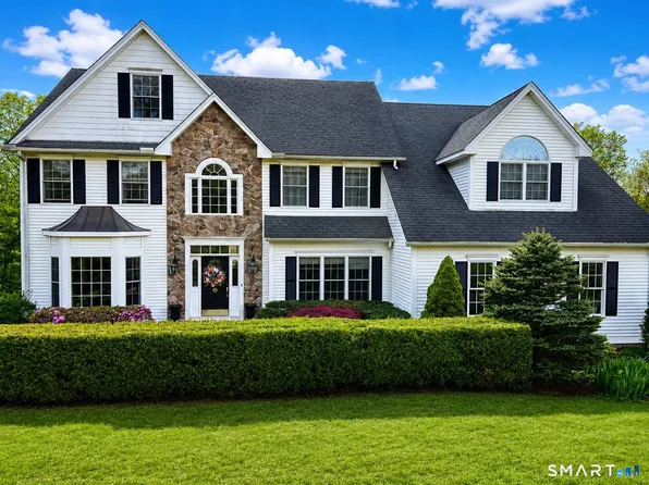 61 Silver Brook Lane, Woodbury, CT 06798