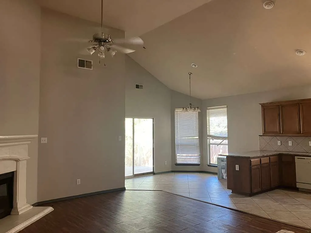 4 bed, 1600 sqft, $1,999 — Photo 4